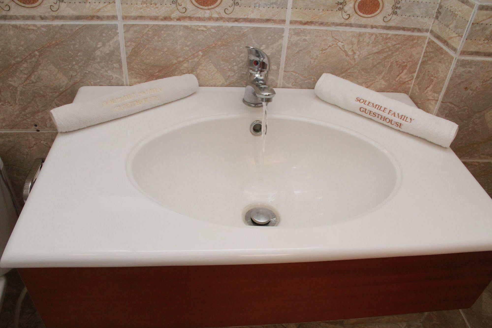Solmile Family Guest House Addis Ababa Dış mekan fotoğraf